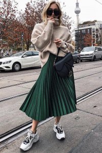 一个女人的气质和优雅 冬季穿什么衣服减龄显气质？