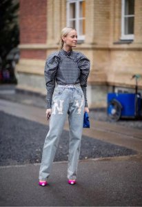 身材不好的女人穿衣搭配总是很烦恼 肩宽背厚不适合穿什么衣服？