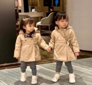 熊黛林首晒双女萌照 升级辣妈后变得母爱满满