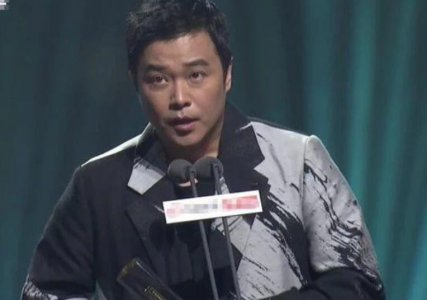 陈思诚疑破离婚谣言 台上表白丫丫大秀恩爱引关注