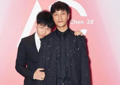 陈坤为儿子庆生日 儿子靠在陈坤肩膀上似兄弟
