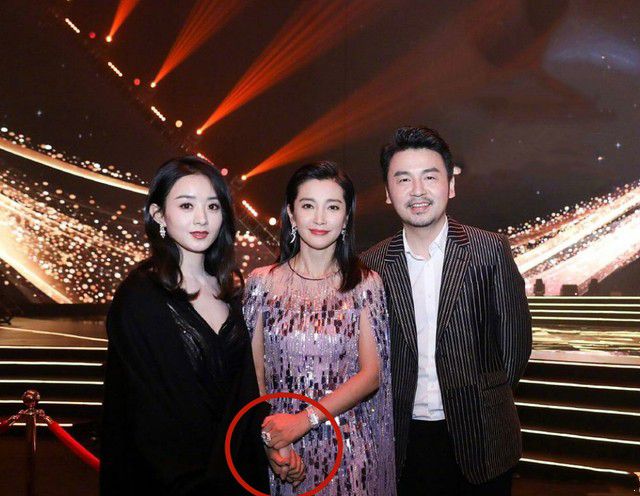 李冰冰赵丽颖牵手二人首次同框情同姐妹