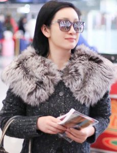 秦海璐短发造型亮相 又美又飒十分迷人超惊艳