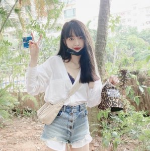 吴宣仪晒照秀美腿 清爽可人少女感十足