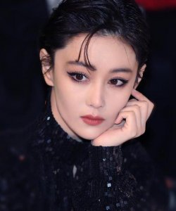张馨予晒与医生聊天 从中透露了医生与疫情战斗的辛苦