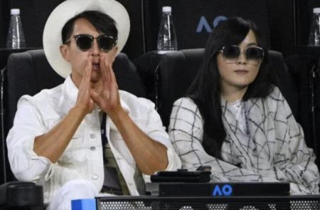 吴尊妻子正面照曝光 林丽莹全素颜出境难掩美貌