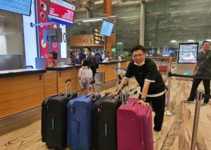 胡海泉采购大批口罩 在机场等待中国人带回