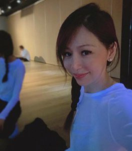王心凌晒健身素颜照 扎着马尾少女感满满
