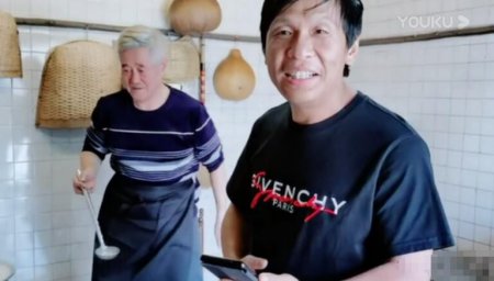 宋小宝开直播赵本山出镜 师徒二人直播做饭亲切十足