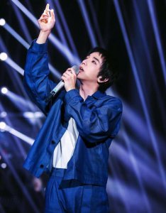 李佳琦追星华晨宇 网友：疯狂的样子像极了自己