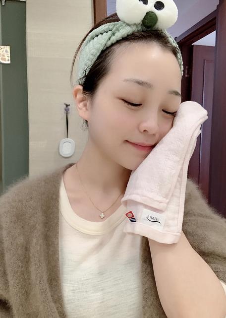 敷面膜前热毛巾敷脸