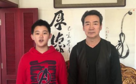65岁寇振海与儿子同框 因巨大年龄差距被以为是爷孙