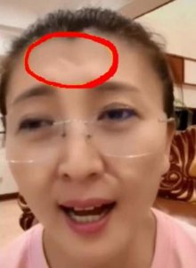 48岁闫学晶素颜出镜 皮肤光滑细腻状况非常好