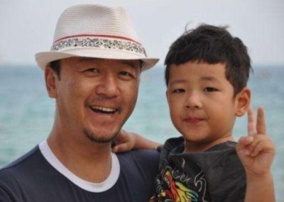 郭涛晒儿子石头近照 发育迅猛让人简直认不出