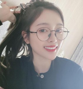 吴宣仪自曝长胖一公斤 坦言在家偷偷喝奶茶脸都圆了
