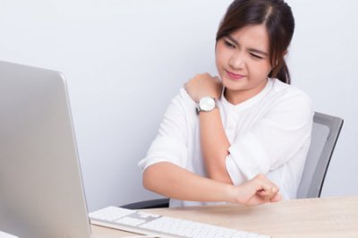 肩周炎的特征 三个缓解肩周炎的治疗方法