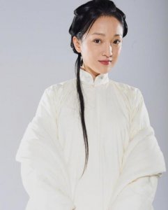 苏乞儿曝早年片场照 周迅一袭白裙仙气十足超美