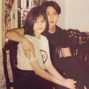吴尊林丽吟16岁合照 二人面容青涩画面十分养眼