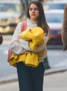 阿汤哥女儿近照曝光 打扮靓丽大长腿抢镜基因优越