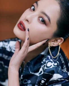 辛芷蕾香水广告文案 连续发博删除被指歧视女性
