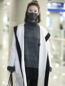 陈瑶淡妆亮相 清澈眼眸气质清新文艺感爆棚