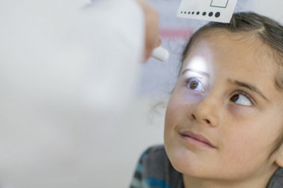 孩子视力下降的原因 家长注意三点保护孩子视力