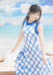 谢娜夏日海风写真 更换多套造型服装清新甜美