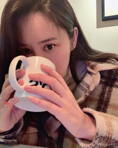 张馨月晒近照有孕味 身材明显发福疑在养胎当中