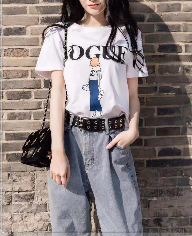 夏天的来临t恤下面穿什么样的衣服最好看