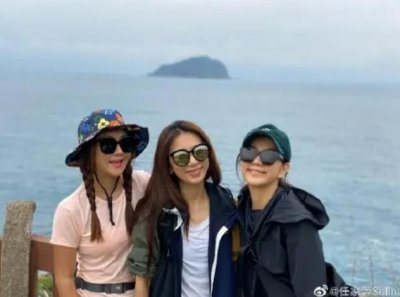 S.H.E合体出游 三人同框拍照画面相当暖心