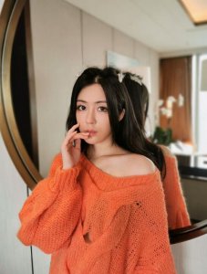 汤晶媚全新写真曝光 凝视镜头清雅甜笑沉静优雅