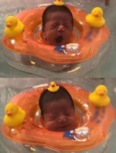 jonyj女儿正面照 宝宝对镜打哈欠萌态十足