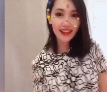 马蓉跳网红舞 大玩少女特效满脸笑容状态好
