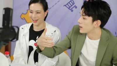 吴敏霞上李佳琦直播 表现收放自如被赞女神好温柔