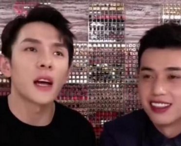 李佳琦小助理转幕后 发文会继续尽心尽力为大家服务