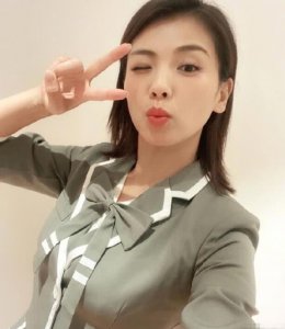 42岁刘涛穿女团服 炫耀前凸后翘身材简直太诱惑