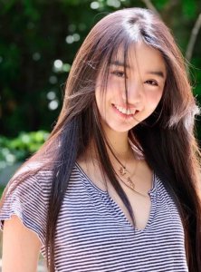 木村光希晒美照 长发披肩清纯可爱十足