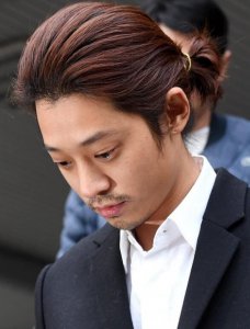 郑俊英拘留所近况曝光 因得罪不起对方经常被欺负