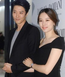 李东健赵伦熙离婚 赵伦熙获得了女儿的抚养权