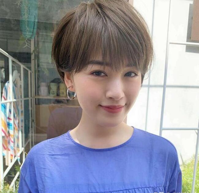 短发30岁小个子女人适合什么发型