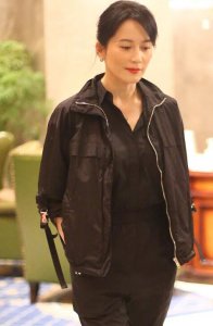 俞飞鸿酒店生图曝光 红唇烈焰尽显温婉气质美
