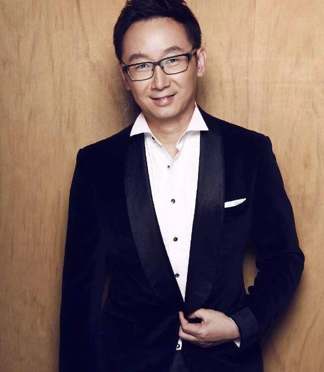 陆川胡蝶结婚五周年 晒出儿子近照大大的眼睛呆萌可爱