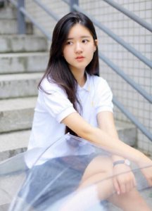 赵露思回应被指撞型赵丽颖 引热搜感到非常荣幸