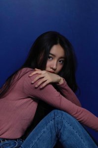 木村光希晒美照 对镜托腮浅笑尽显淑女优雅气质