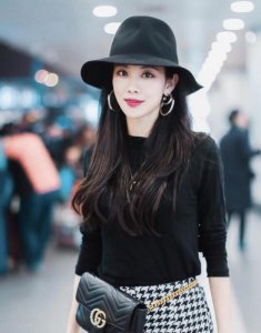 王霏霏回怼恶评：没有人有资格来指指点点