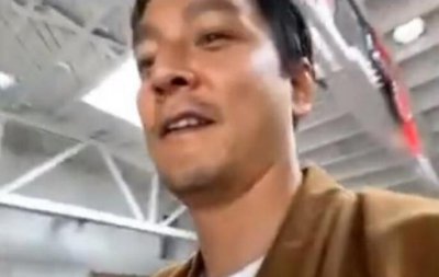 吴彦祖罕见直播 明显发福胡子拉碴变油腻大叔