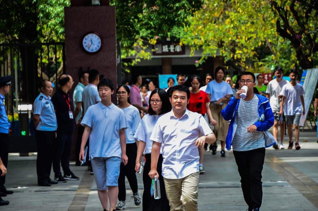 高考学生家长能陪考吗