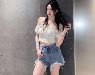 王中磊女儿脏辫造型 秀出火辣身材没有一丝羞涩