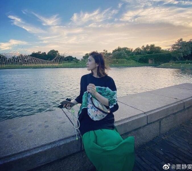 贾静雯近照