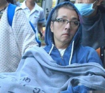 袁惟仁近况曝光 由家人帮忙推着轮椅状态良好